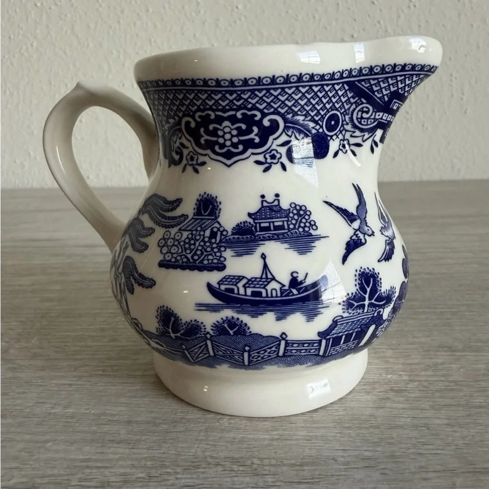 Vintage Churchill Blue Willow Creamer And Sugar Mint Condition Made In England - Picture 2 of 13